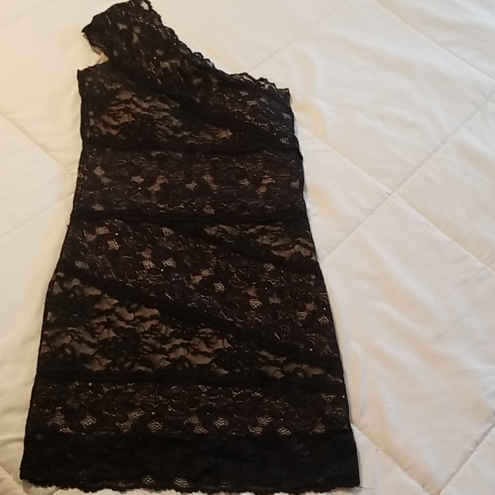 Avec one shoulder lace,black dress
